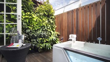 Premier Suite, 1 Bedroom, Bathtub (Outdoor) | Terrace/patio
