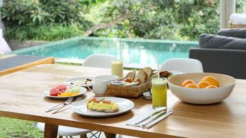 Full breakfast for a fee