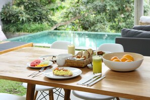 Full breakfast for a fee - Aria Villas Ubud (Ubud)