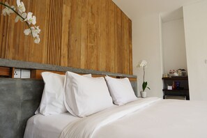 Down comforters, pillowtop beds, minibar, in-room safe - Aria Villas Ubud (Ubud)