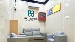 Lobby sitting area - Hotel Tourist City Centre by HotSpot Essential (Kota Kinabalu)