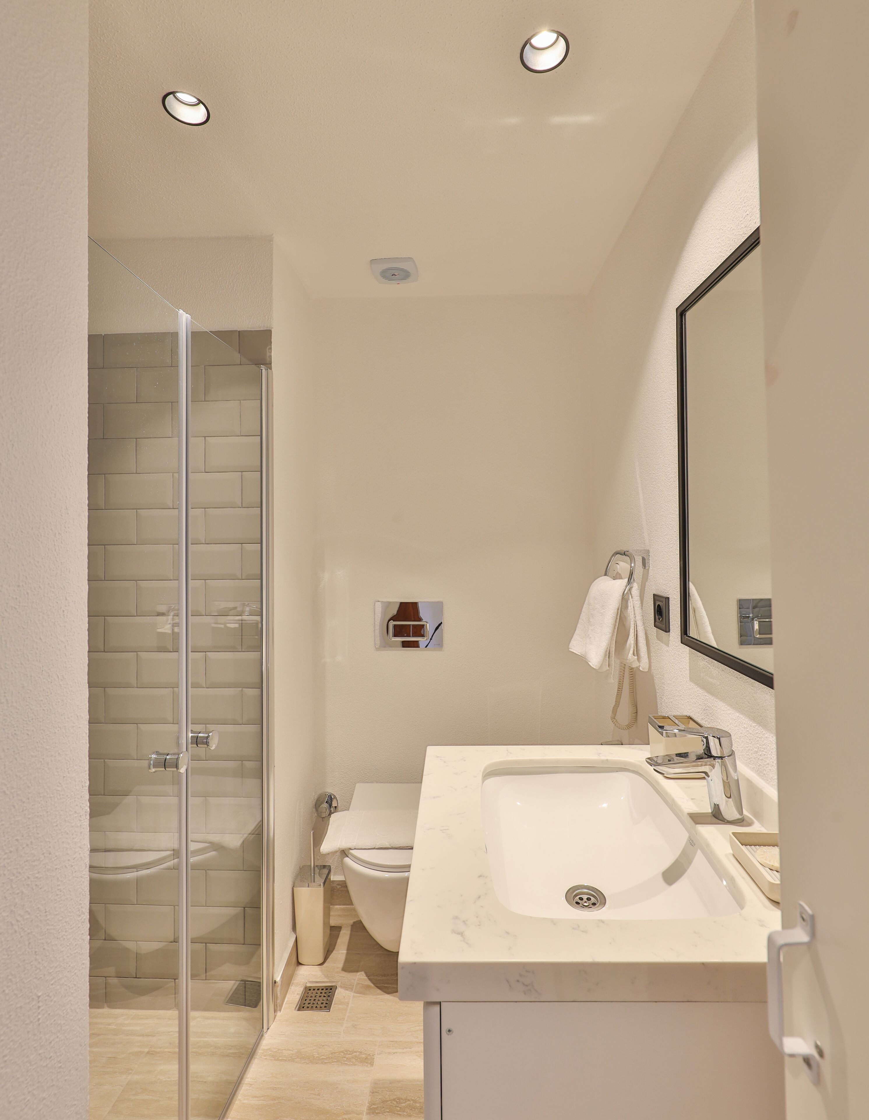 classic room | bathroom | shower, free toiletries, hair dryer, slippers