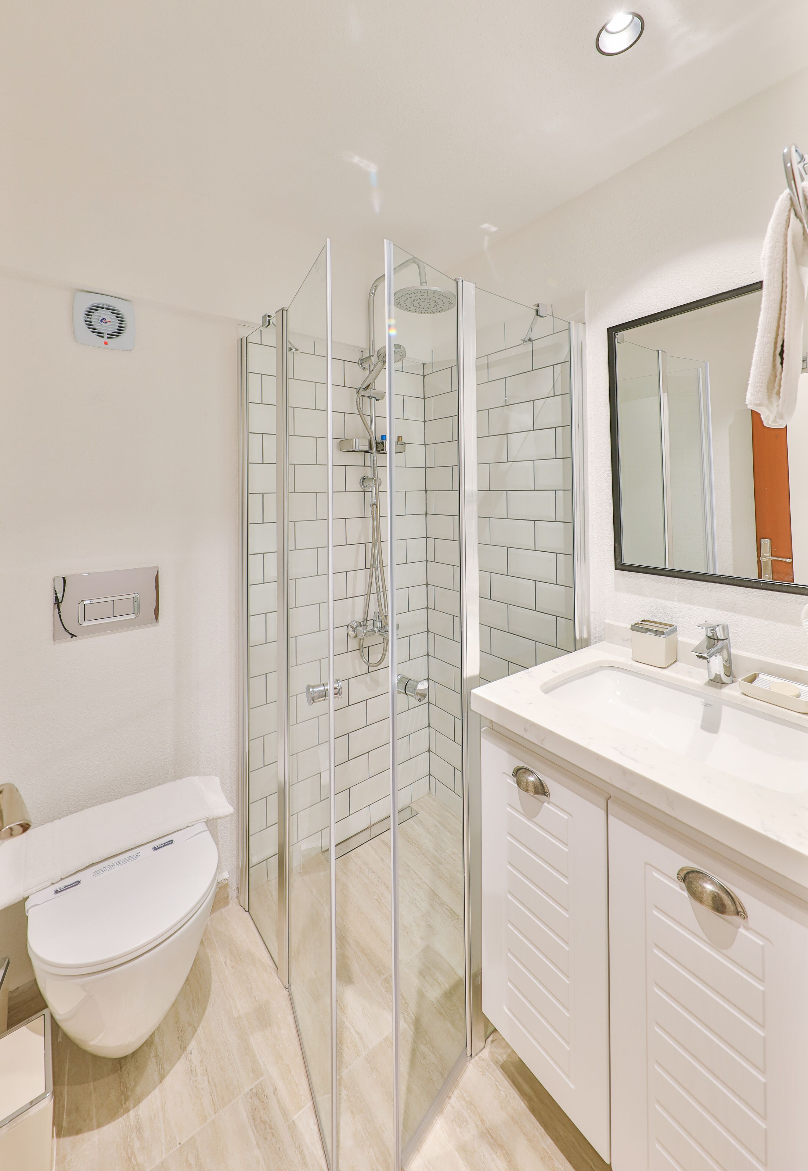 shower, free toiletries, hair dryer, slippers