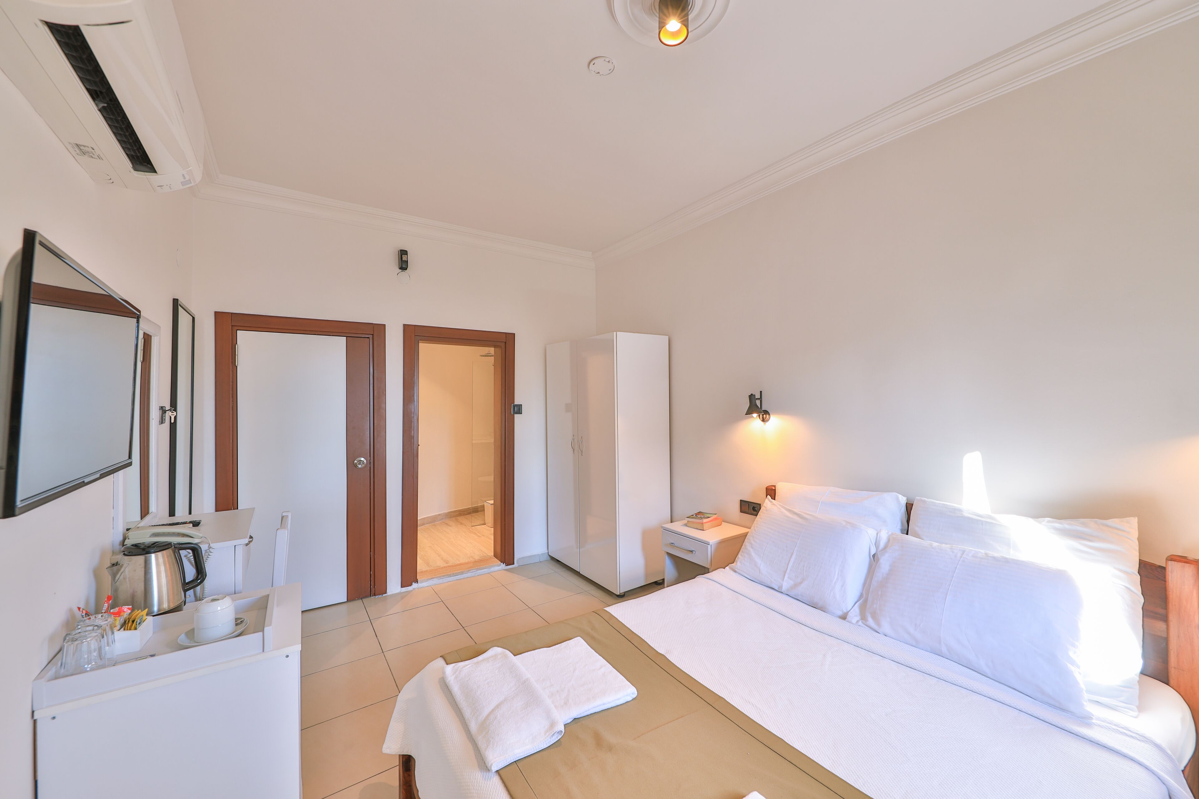 economy room, ground floor | premium bedding, minibar, in-room safe, soundproofing