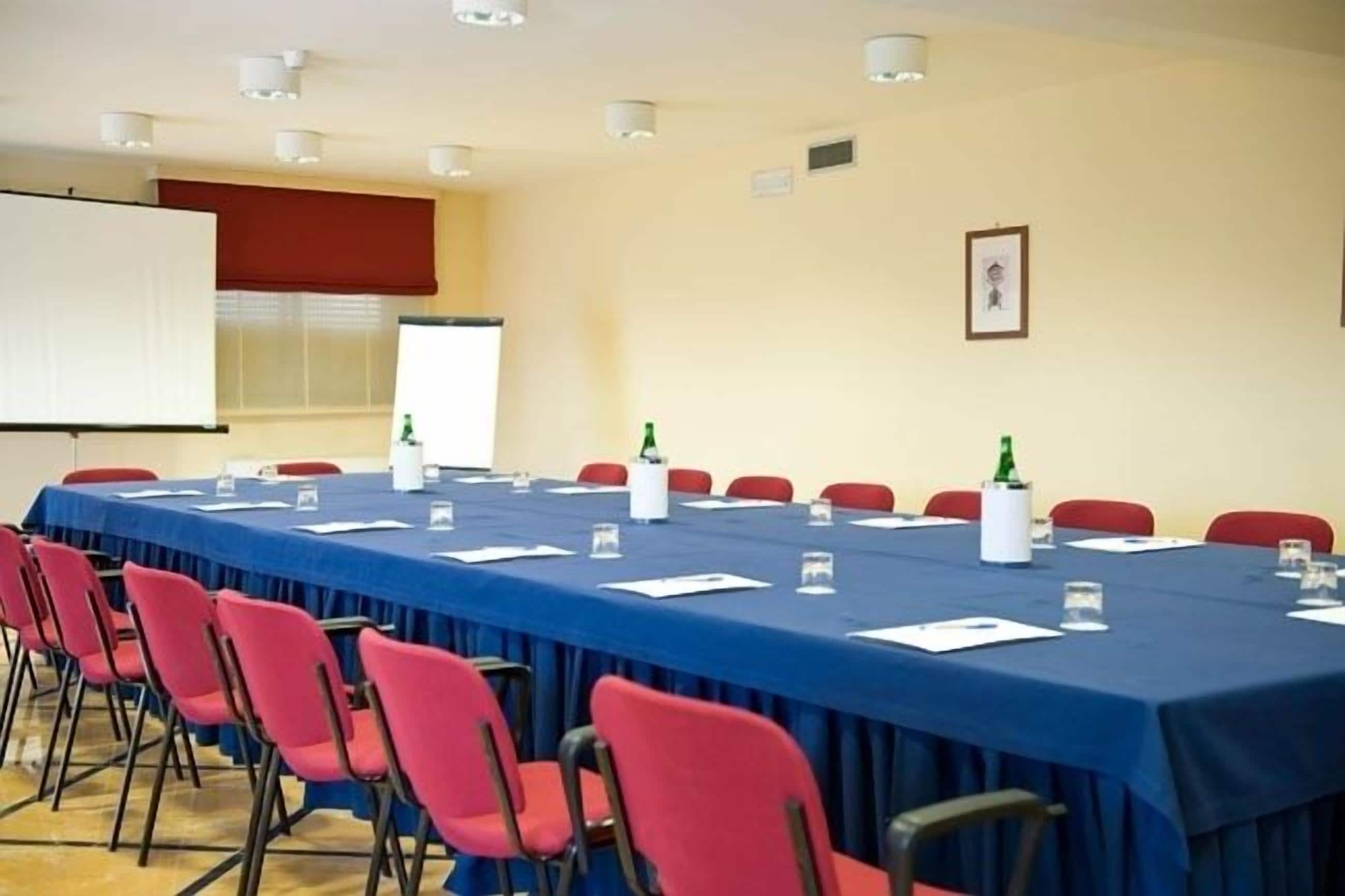 1 bedroom, premium bedding, minibar, in-room safe