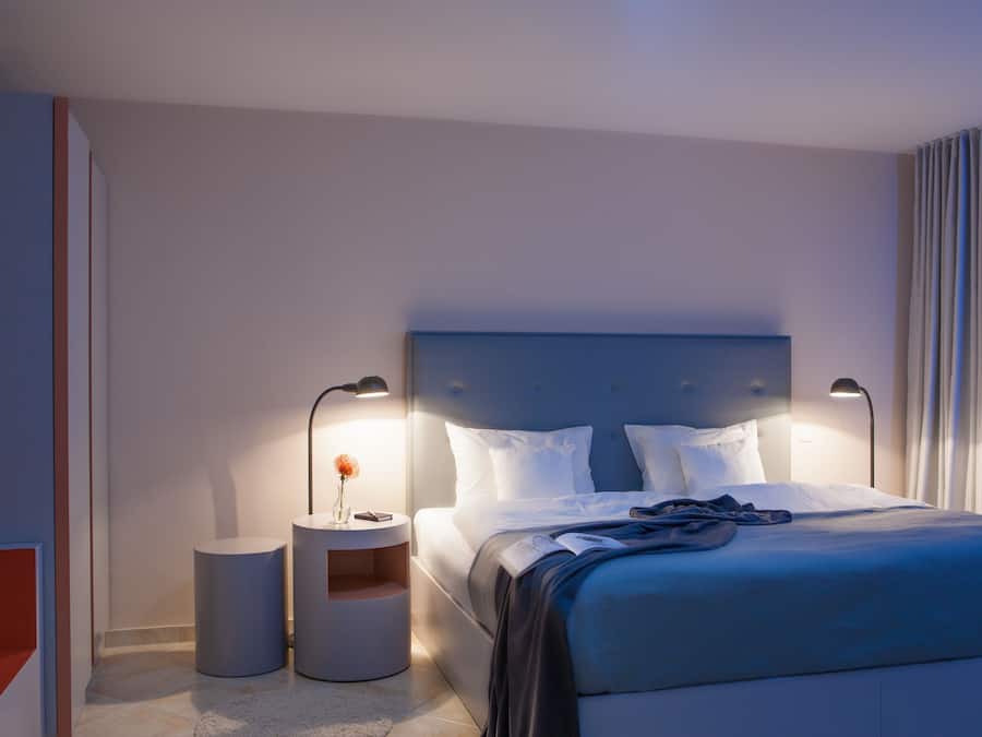 Hochwertige Bettwaren, Minibar, Zimmersafe, Schreibtisch