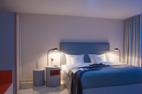 1 bedroom, premium bedding, minibar, in-room safe