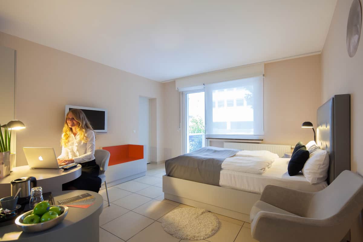 1 bedroom, premium bedding, minibar, in-room safe