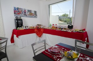 Daily buffet breakfast for a fee