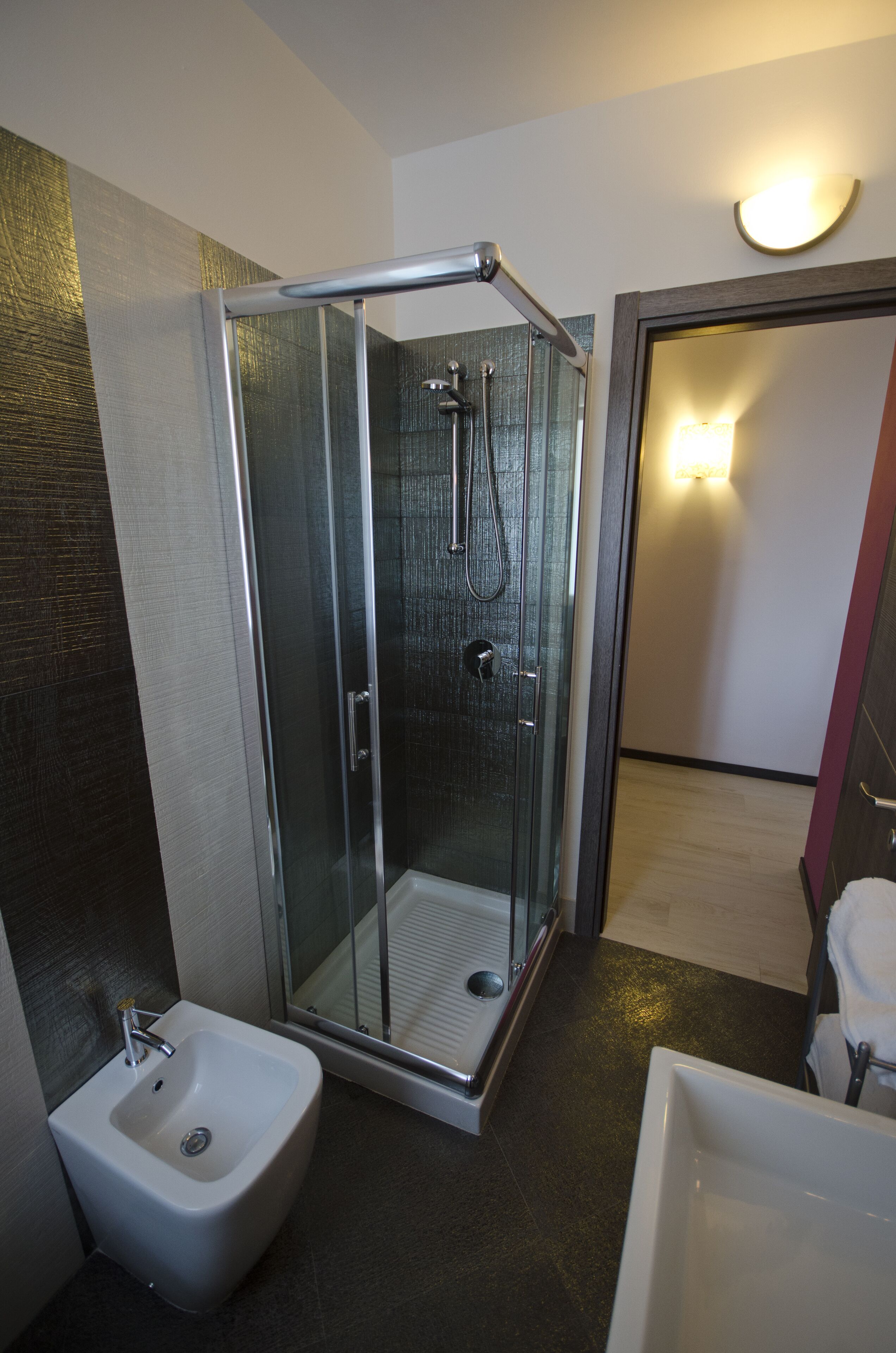 triple room | bathroom shower
