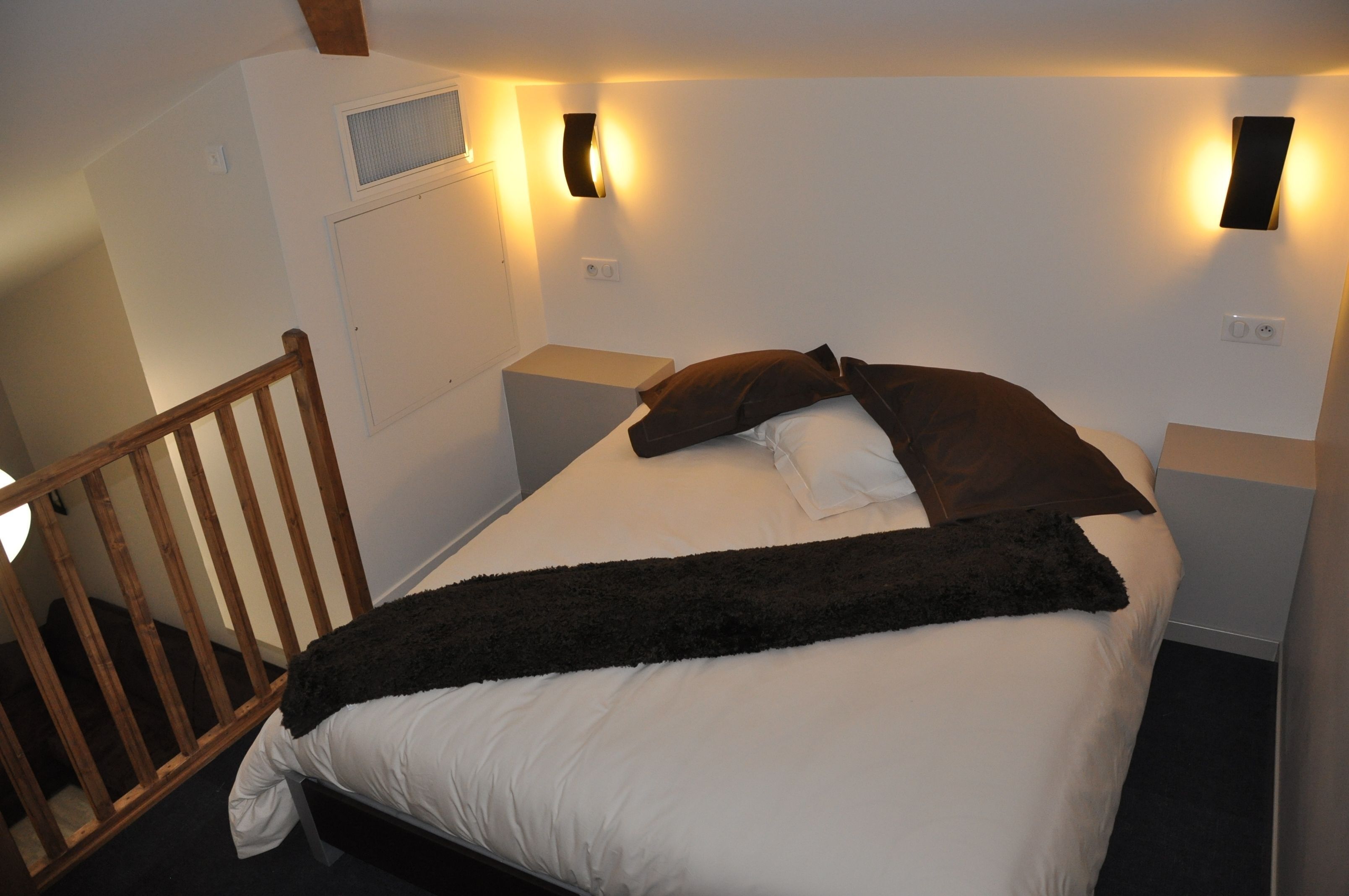 Desk, soundproofing, iron/ironing board, free WiFi