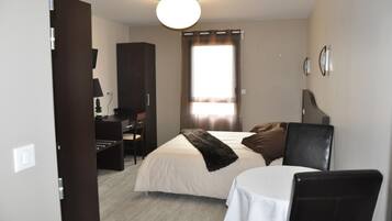 Desk, soundproofing, iron/ironing board, free WiFi