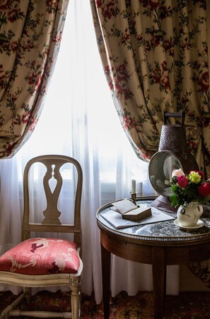 Dining - Caron De Beaumarchais (Paris)