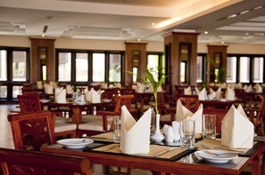 Buffet déjeuner gratuit tous les jours