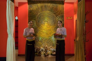 Couples treatment rooms, sauna, hot tub, body treatments, aromatherapy