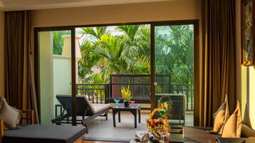 Deluxe Balcony Club - Free 2 Ways Airport Transfer | Balcony