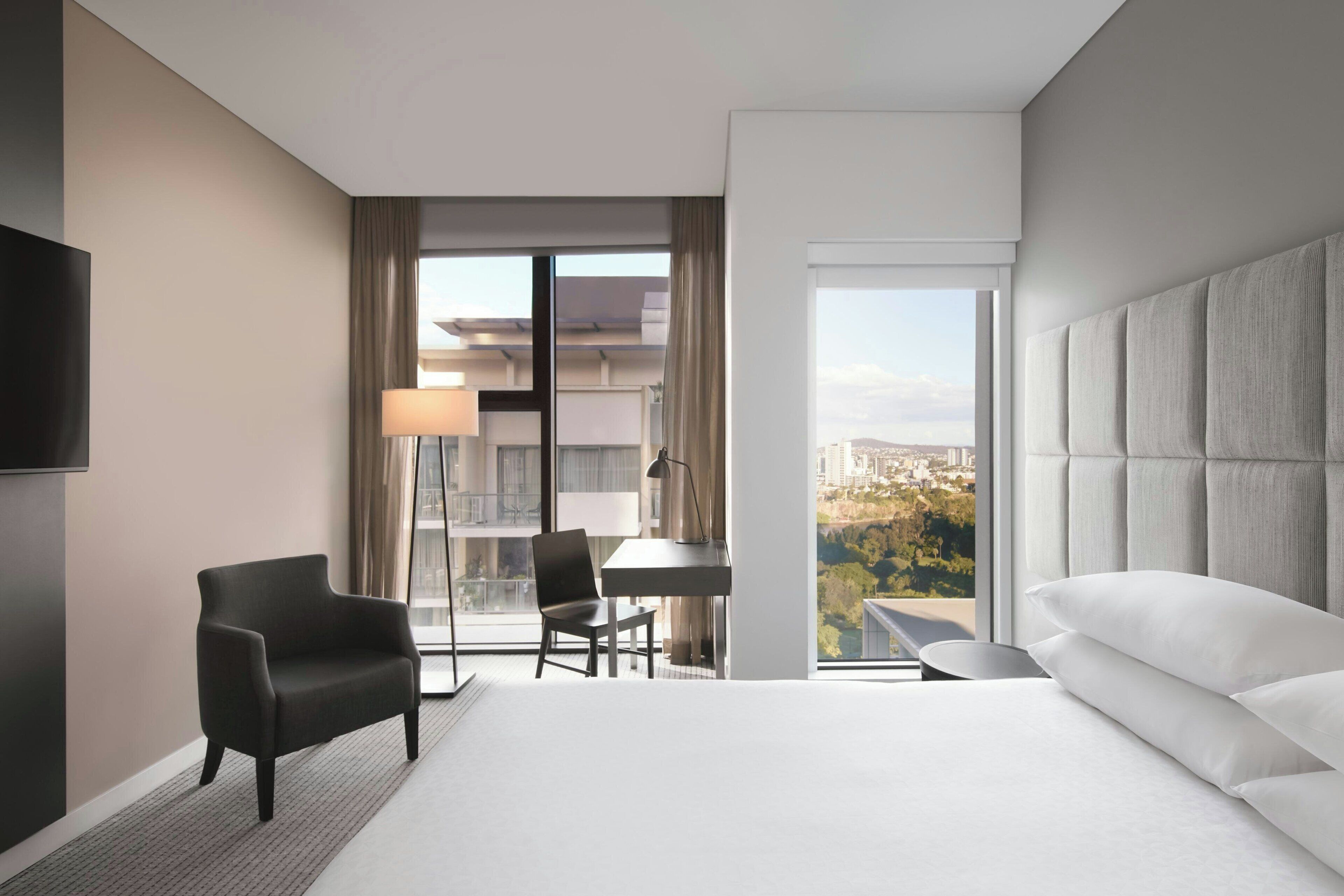 deluxe room, 1 king bed, non smoking, city view | 1 bedroom, premium bedding, pillow-top beds, in-room safe