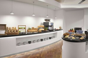 Breakfast served  - Four Points by Sheraton Brisbane (Brisbane)