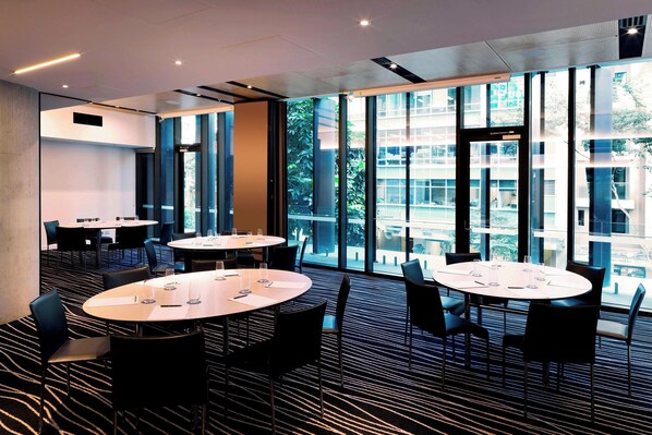 Bar (on property) - Four Points by Sheraton Brisbane (Brisbane)