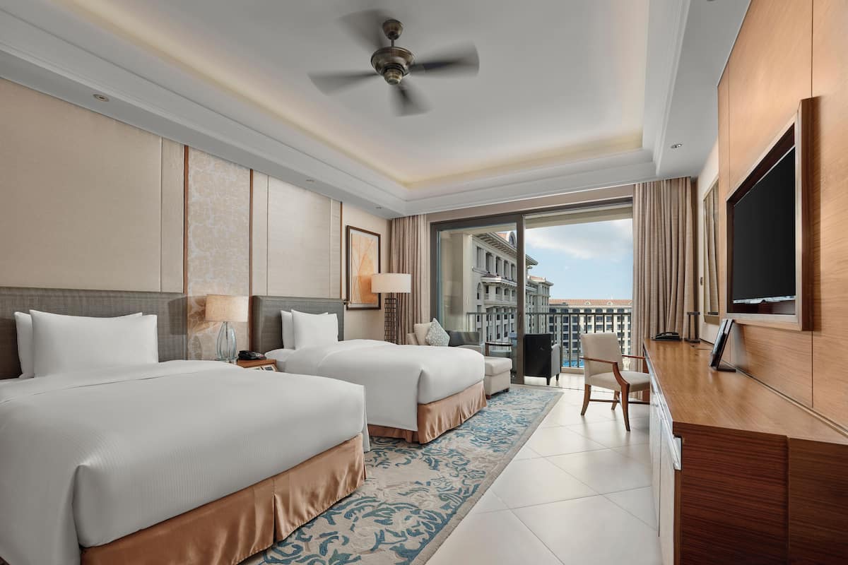 Deluxe Garden View Twin Bed Room