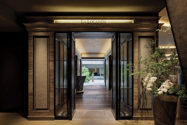 供應午餐和晚餐,日本料理