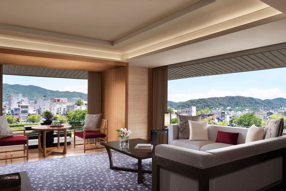 Suíte, 1 cama King, para não fumantes, vista para o rio (Corner) | 1 quarto, lençóis italianos Frette, roupas de cama premium, frigobar