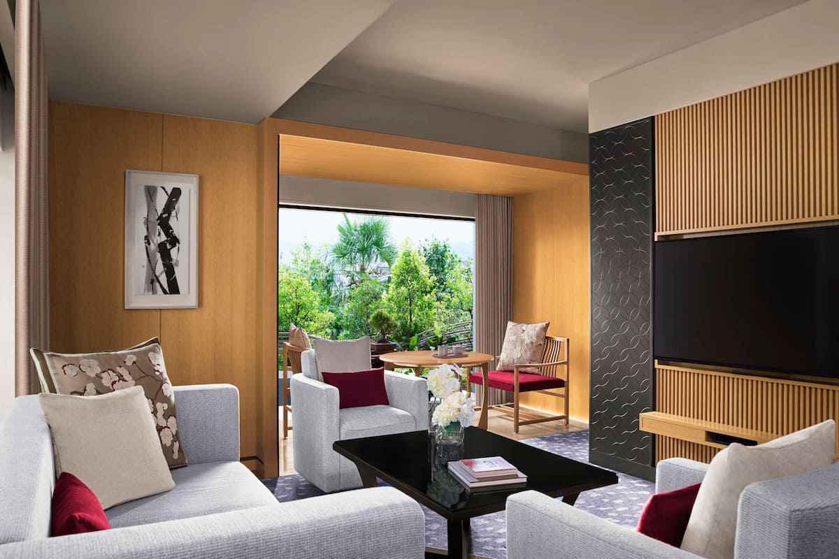 Suíte, 1 cama King, para não fumantes, vista para o rio (Corner) | 1 quarto, lençóis italianos Frette, roupas de cama premium, frigobar