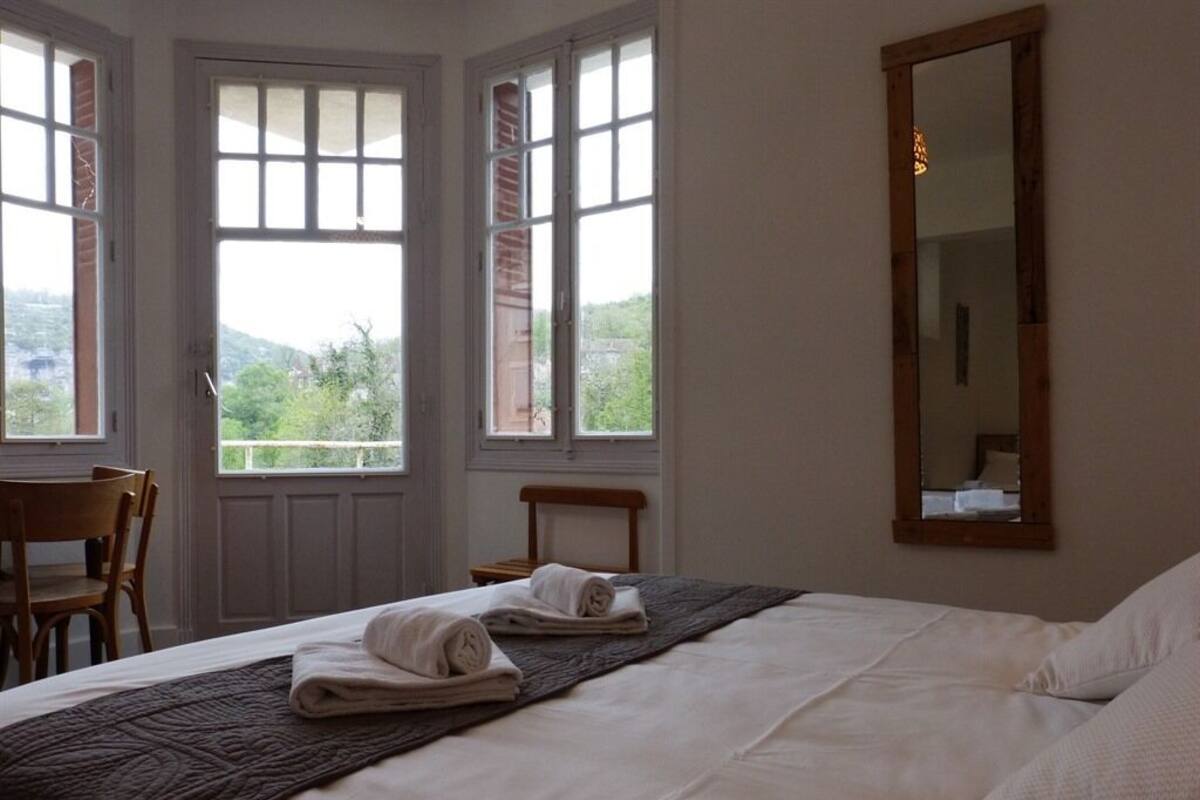 Chambre quadruple supérieure, salle de bain attenante (Vue rivière)