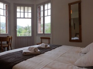 Superior vierpersoonskamer, en-suite badkamer (Vue rivière)