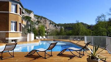 Outdoor pool, sun loungers