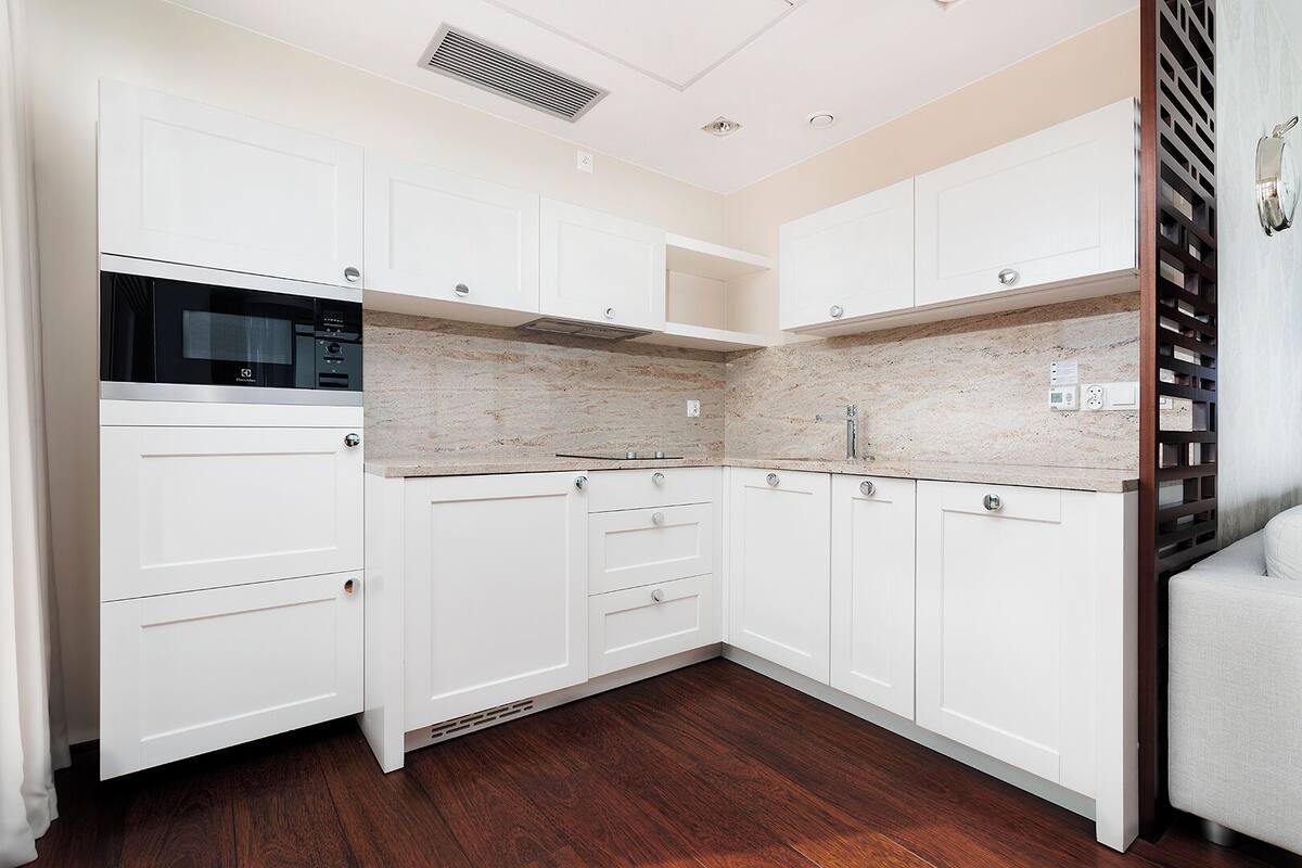 deluxe suite, kitchenette, lake view | 1 bedroom, premium bedding, minibar, in-room safe
