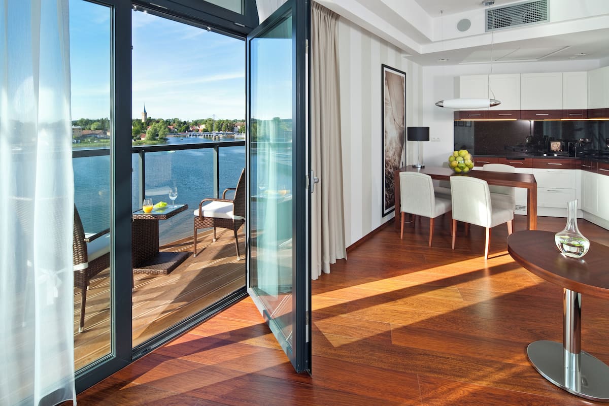 classic suite, balcony, lake view | 1 bedroom, premium bedding, minibar, in-room safe