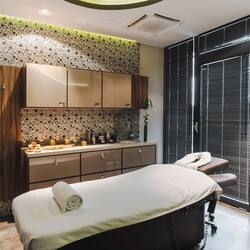 Couples treatment room(s), sauna, hot tub, steam room, body treatments