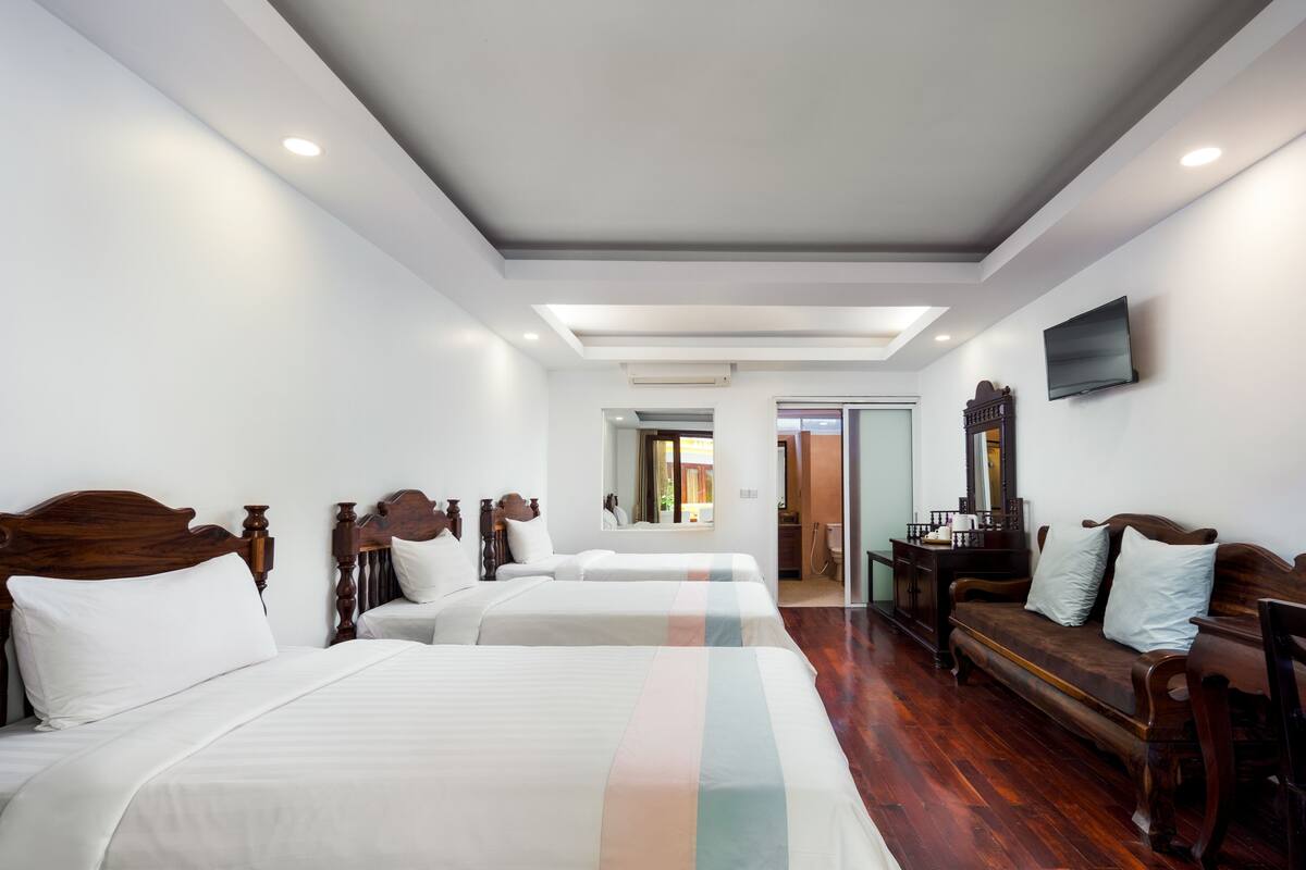 Deluxe Triple Room | Premium bedding, Select Comfort beds, minibar, in-room safe