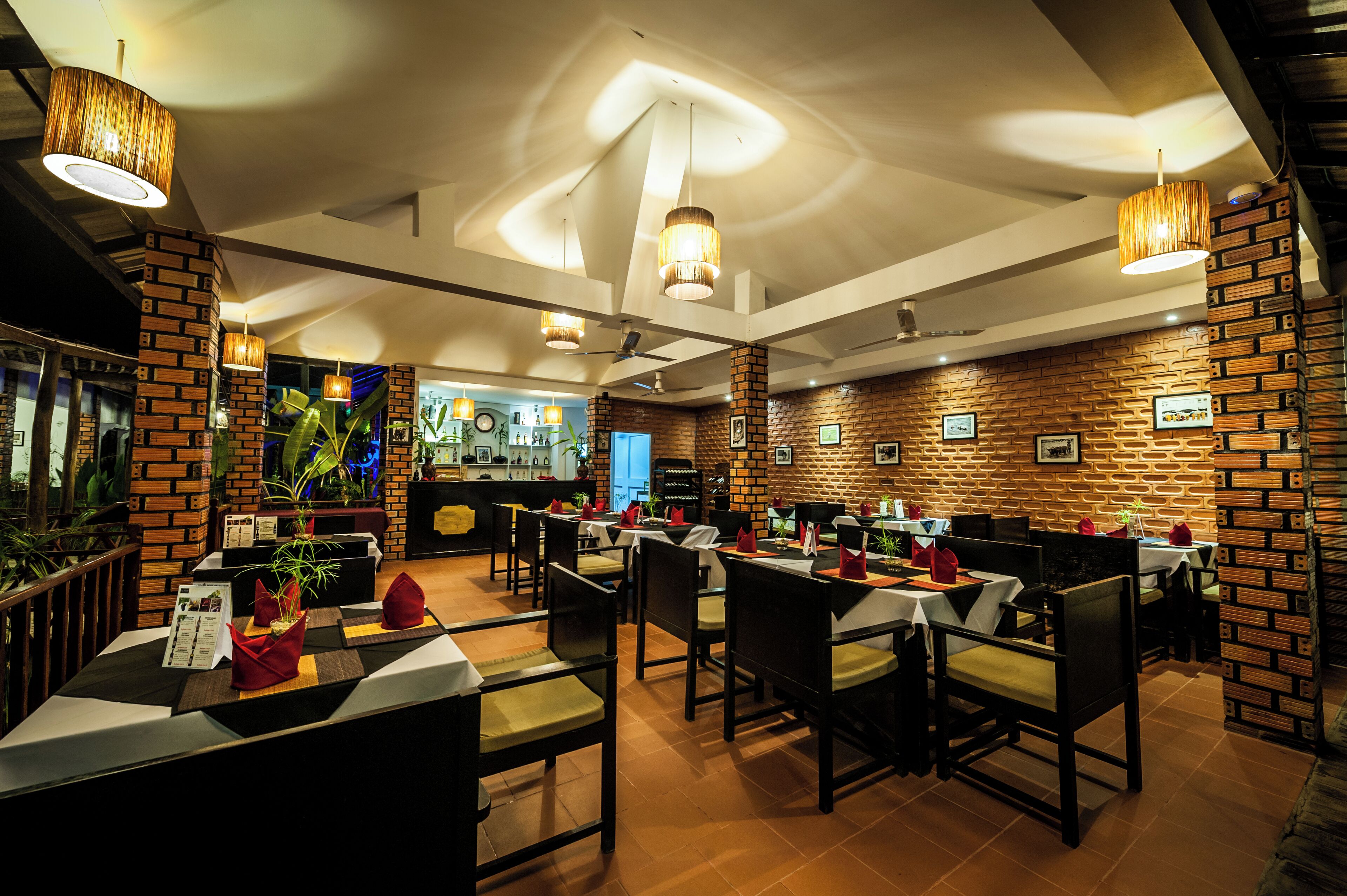 breakfast, lunch, dinner served; international cuisine, pool views