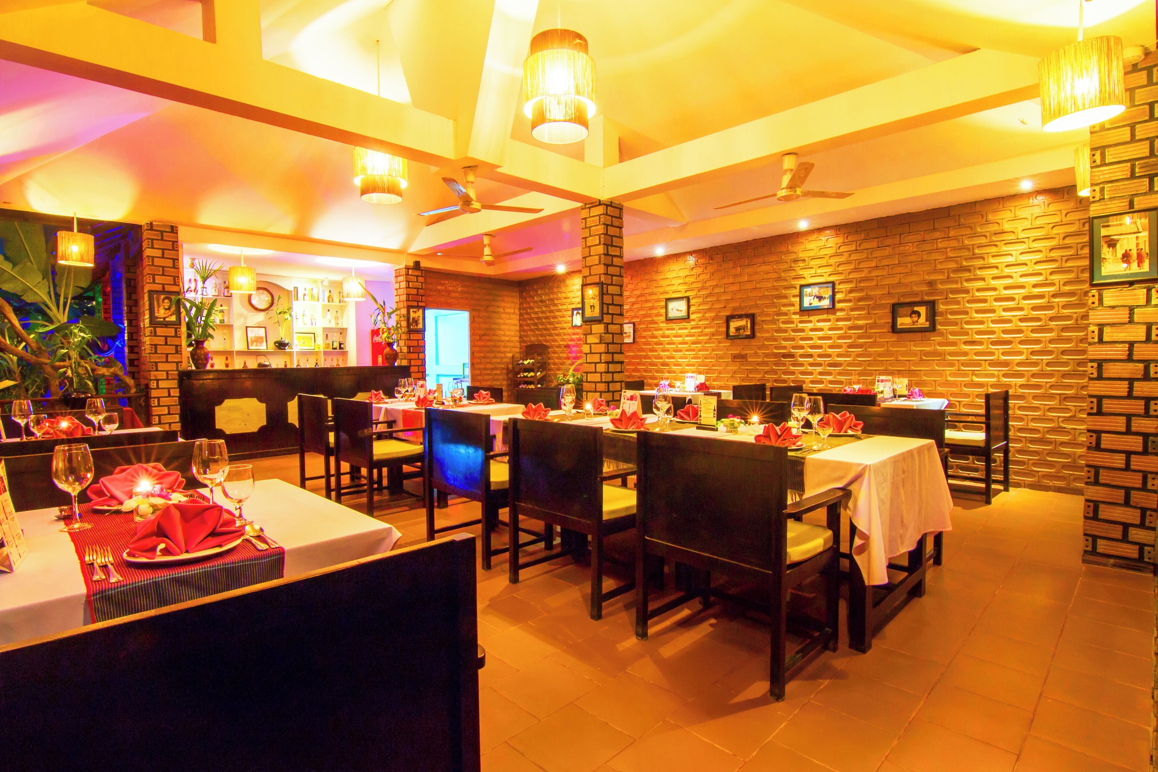 breakfast, lunch, dinner served; international cuisine, pool views