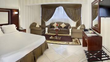 Suite, 1 Schlafzimmer | Minibar, Zimmersafe, Zustellbetten, kostenloses WLAN