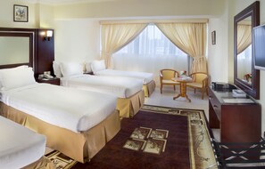 Vierbettzimmer | Minibar, Zimmersafe, Zustellbetten, kostenloses WLAN