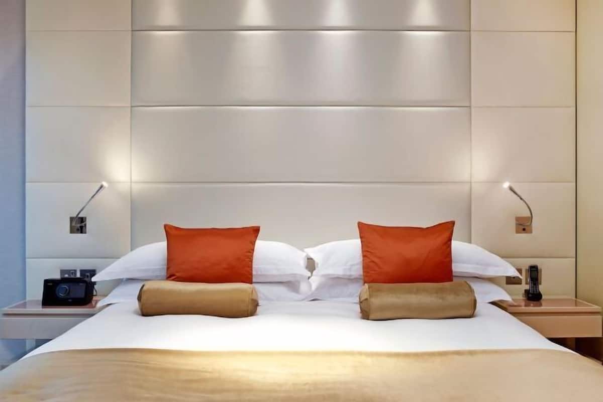 Hypo-allergenic bedding, in-room safe, blackout drapes, soundproofing