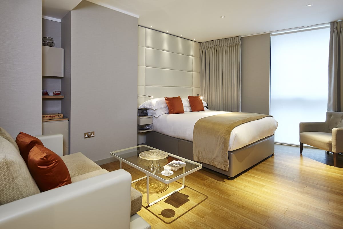 Literie hypoallergénique, coffres-forts dans les chambres