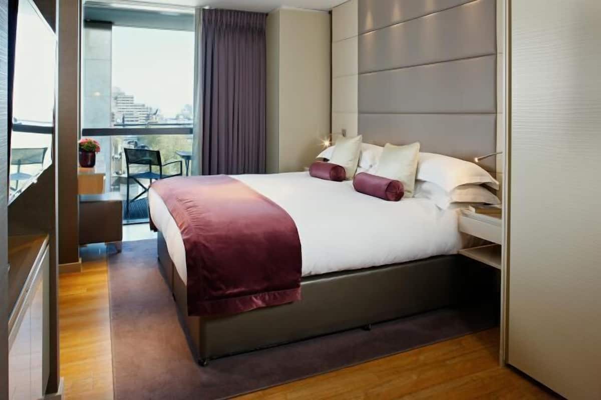 Hypo-allergenic bedding, in-room safe, blackout drapes, soundproofing