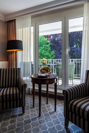 Chambre supérieure, 1 lit double (Converts to 2 Twin Beds;Shower Only) | Vue sur le jardin