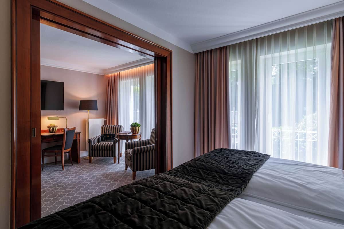 1 bedroom, hypo-allergenic bedding, minibar, in-room safe