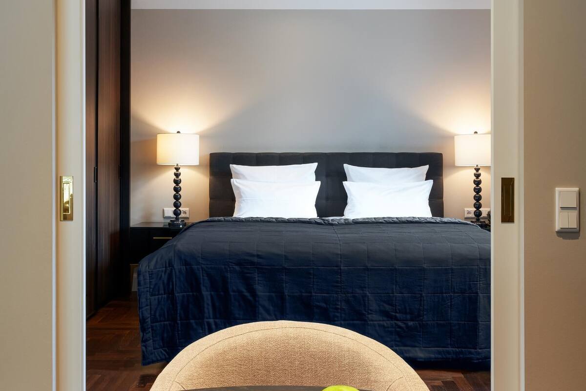 Standard Penthouse, 1 King Bed (Dining Table;with Sofabed) | Hypo-allergenic bedding, minibar, in-room safe, desk