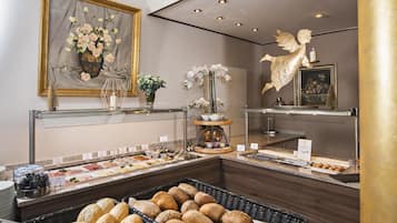 Daily buffet breakfast for a fee