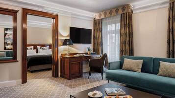 Junior-Suite, 1 Doppelbett, Badewanne, zum Garten hin | Allergikerbettwaren, Minibar, Zimmersafe, Schreibtisch