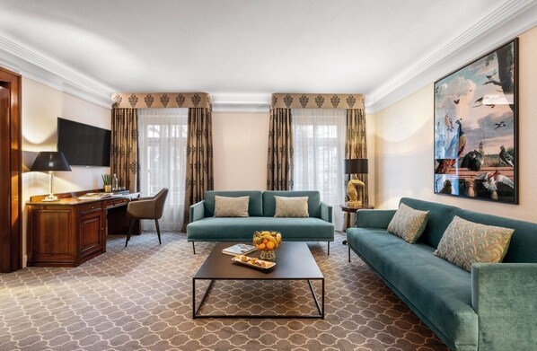 Suite Junior, 1 lit double, baignoire, côté jardin | Vue sur le jardin