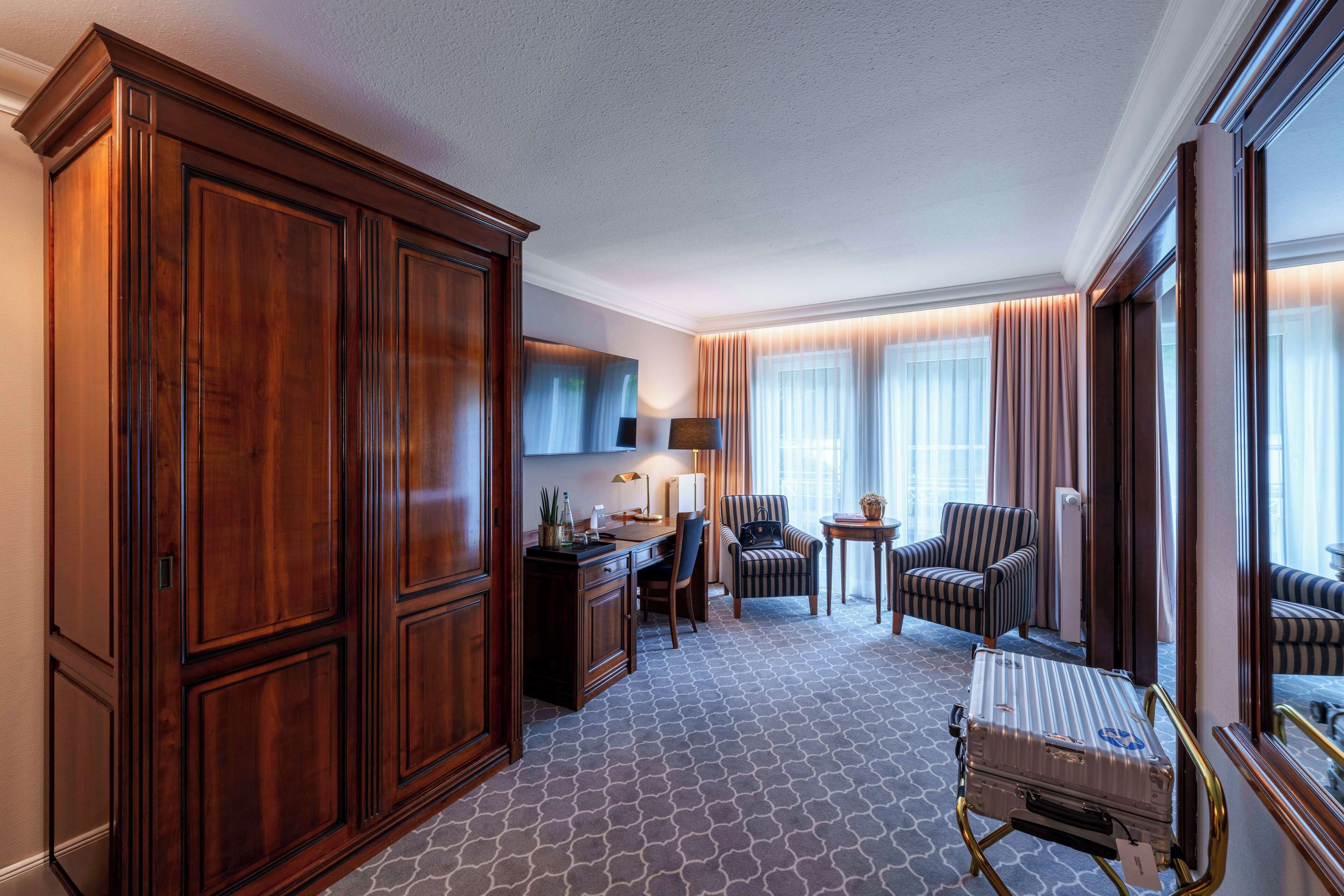 superior room, 1 double bed (converts to 2 twin beds;shower only) | 1 bedroom, hypo-allergenic bedding, minibar, in-room safe