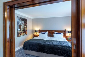 Superior Room, 1 Double Bed (Converts to 2 Twin Beds;Shower Only) | Hypo-allergenic bedding, minibar, in-room safe, desk - Parkhotel Engelsburg (Recklinghausen)
