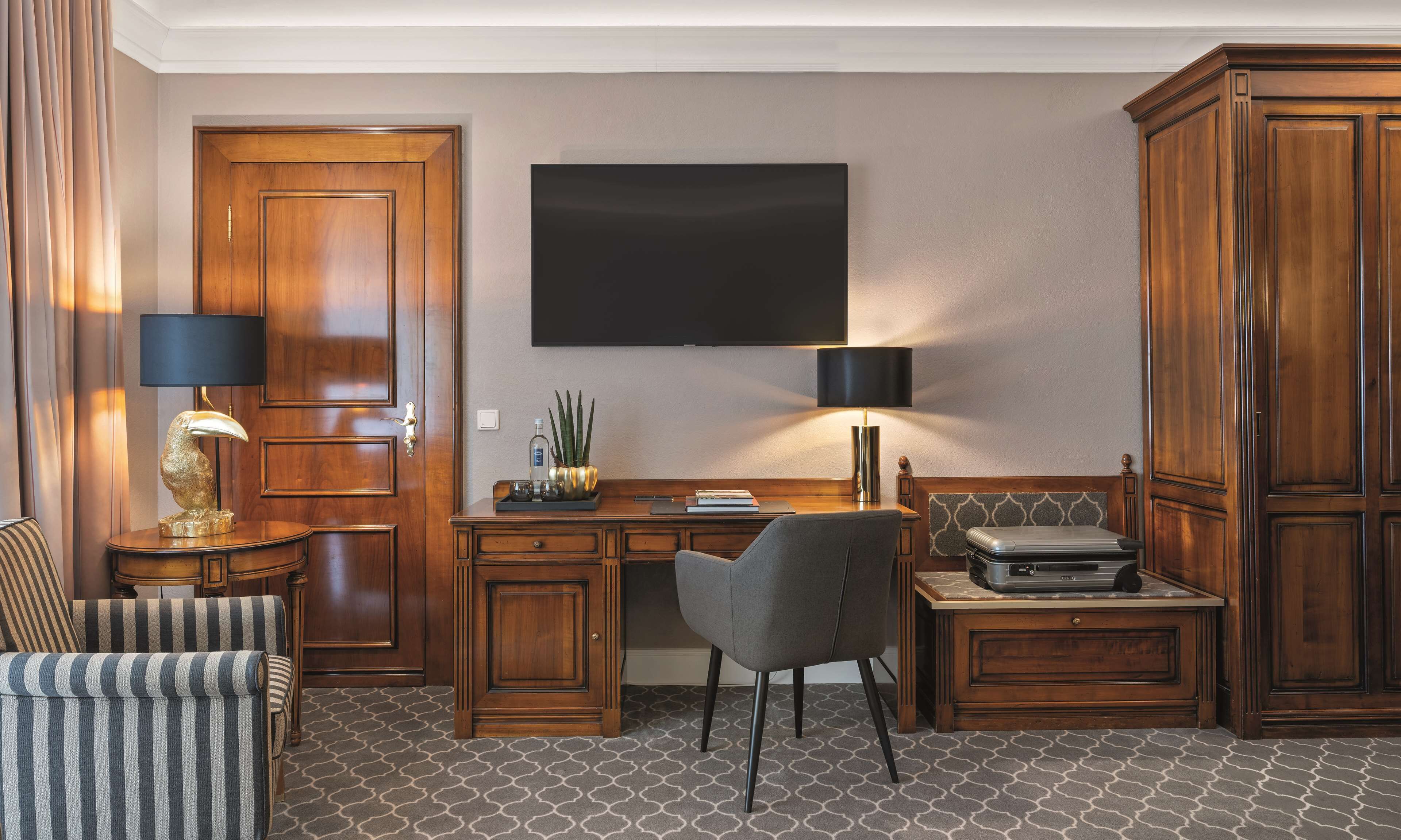 comfort room, 1 double bed | 1 bedroom, hypo-allergenic bedding, minibar, in-room safe